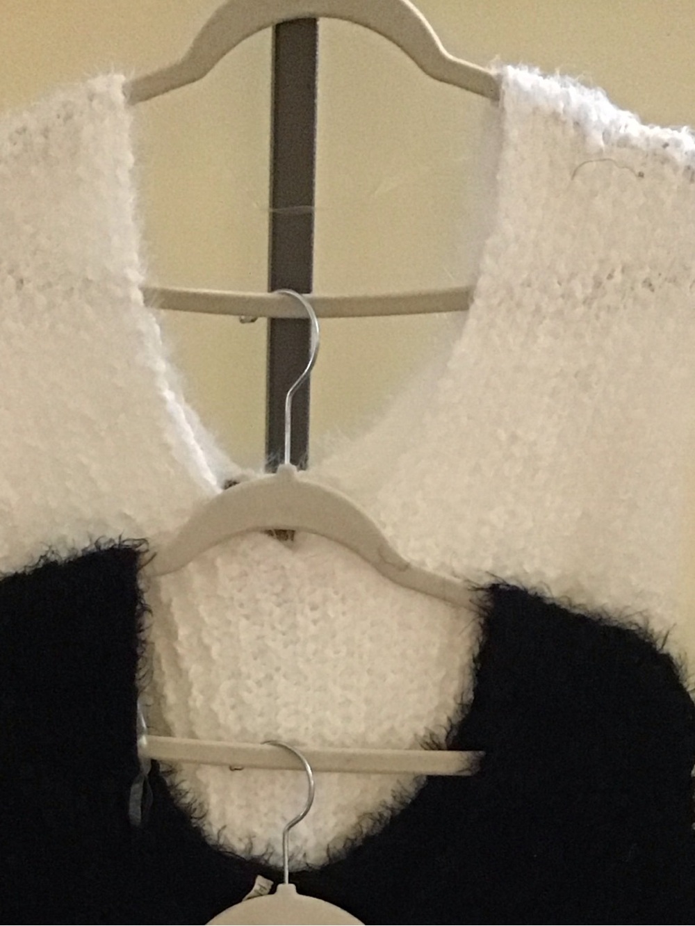 POL NWT 🐈Sweaters White Cream Deep Vneck Chenille Fits small - large